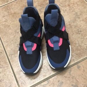 Nike Air Huarache City (Unisex)